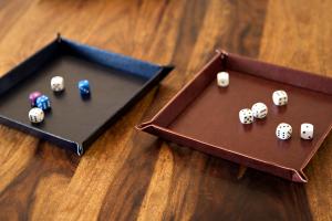  Tacka na kości (dice tray) - #02 Klasyczna granatowa  oraz #01 Klasyczna brązowa 